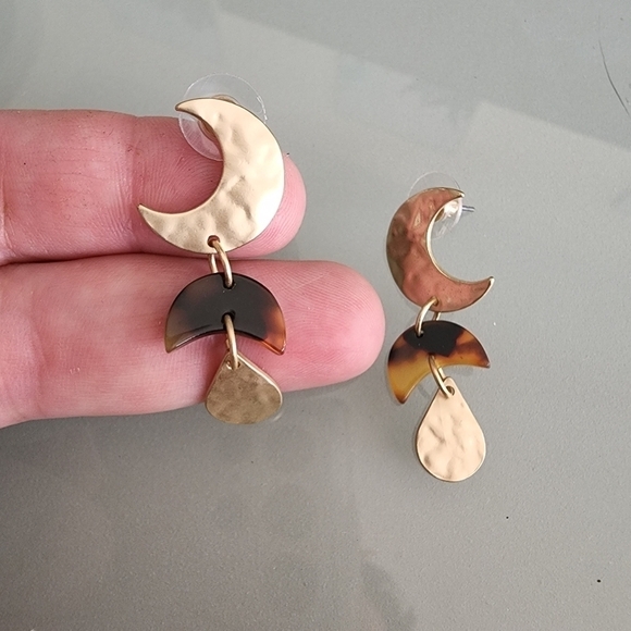 NEW Metal Tortoise Crescent Moon Dangle Earrings - Picture 4 of 5